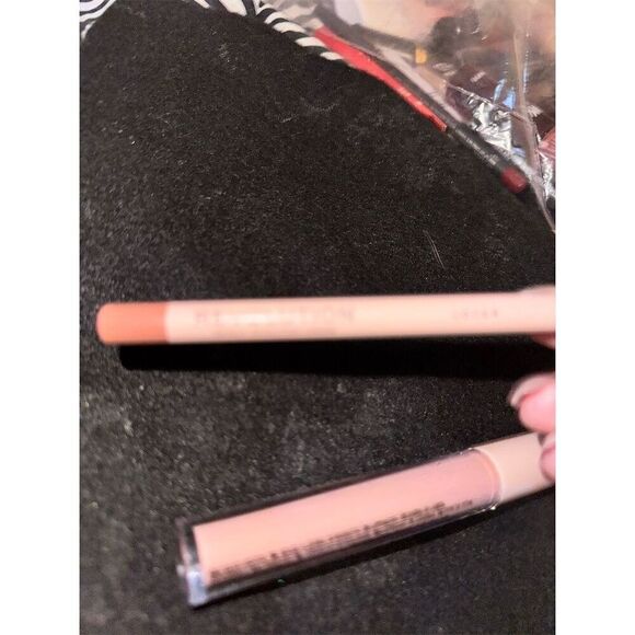 Makeup Revolution Lip Contour Kit Lover Gloss & Liner Set color lover - Picture 5 of 11